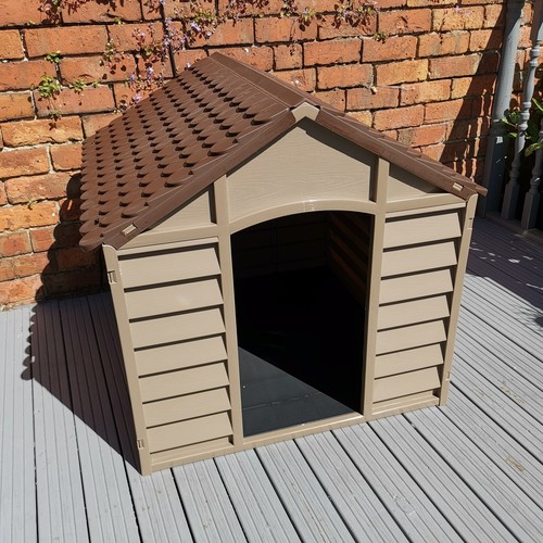 Large plastic dog kennel - large, /